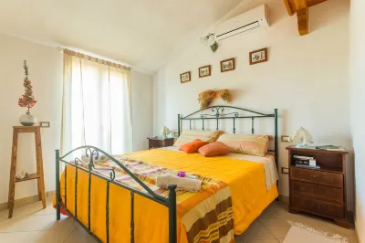 home holiday sea view in Mandriola Nuraghe TZoddias附近的飯店