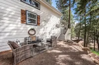 Mountain Living - Breathtaking View of Pikes Peak