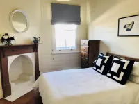 Fully equipped, centrally located and close to Armidale Hospital