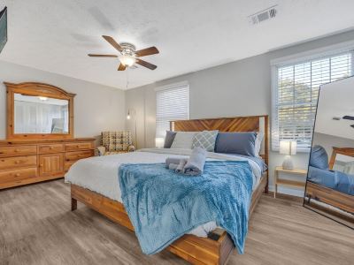 Sandy Springs Townhome Near River & Dining
