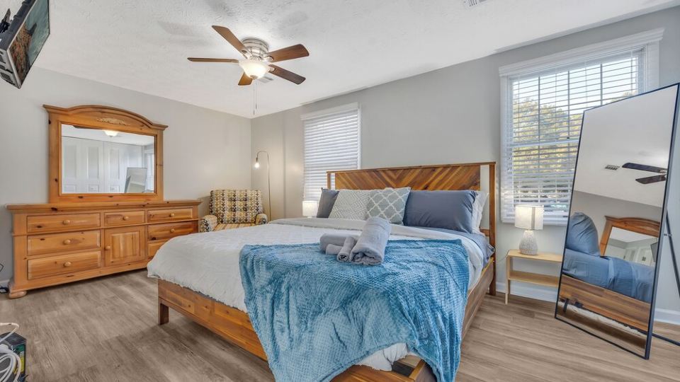 Sandy Springs Townhome Near River & Dining