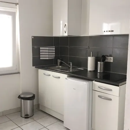 Superb modern studio in typical neighborhood Отели в г. Сет