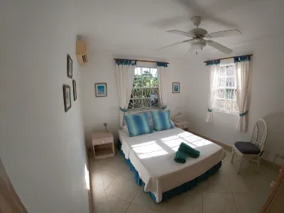 ATTRACTIVE self contained apartment in a 2 storey villa Spacious & well equipped Các khách sạn ở 