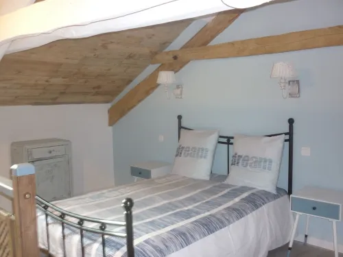 Cottage 2 people traditional stone house. Hotels in Bagat-en-Quercy