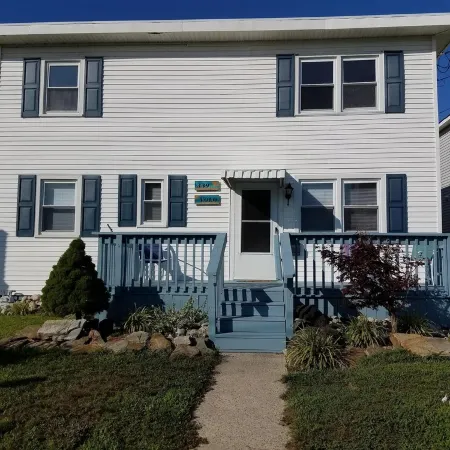 Charming Beach block getaway! Leave your sheets, towels at home! You're on VACA!