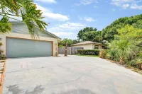 Bright Sunshiney Stay… Private Pool Paradise