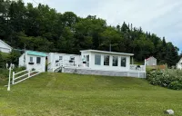 Tide’s Edge Escape: Cozy 2-Bed Cottage/Camper with Sea Views