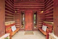 Lakeview Cabin w/ Resort Style Pools, pickleball, N. Shore Marina on Lake Travis