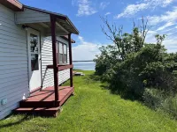 Cozy cottage, steps from the beach.