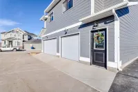 Cozy 2BR Carriage House with Waterfront Views