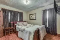 Nice house,Walking distance from Casino (2 Blocks)