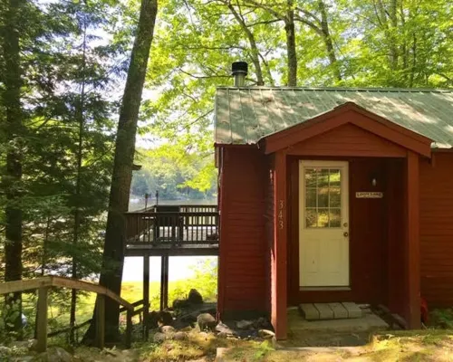 Cozy Cabin on Loon Lake Hoteles en Plymouth