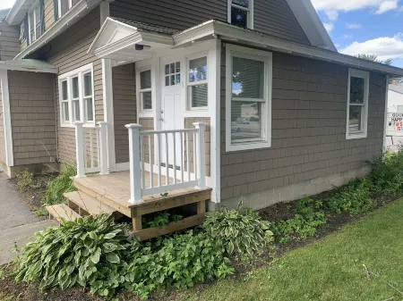 3bed -1 bathApartment in town mins to UMF or Hospital