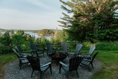 Newly Renovated Secluded Cottage Các khách sạn ở Muskoka