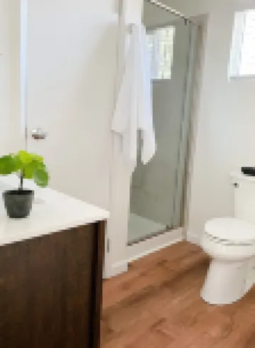 Near Downtown, Convenient to Restaurants, 2 Cruiser Bikes To Explore With!