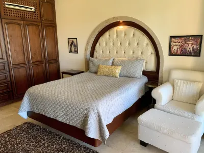 Beautiful, luxurious, quiet 1 bedroom home away from away Hotels in 