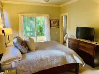 Spacious House: 5 Minute Walk to the Beach