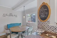 Roaring 20s Vintage Craftsman Home Downtown, Hot Tub, Pool Table