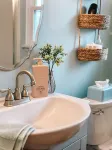 Rainbow Retreat ~ 3-bedroom fun loving home full of color! - Homestays