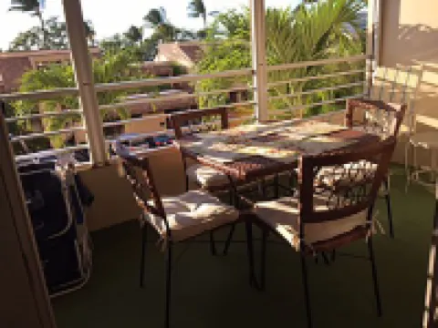 Modern, remodeled, ocean views, comfortable and convenient 580 sf