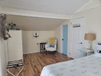 Edgewater "The Landing" Coastal 3 bedroom Duplex. Private beach, Relax and enjoy