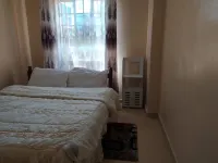 Luxe Home (the place to relax and/or work) which is an apartment のホテル