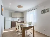 Villa Andi Terrace, Wi-fi, dishwasher, washing machine, parking, 3 min beach Hotels in Peroj