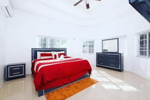 The Palms At Wentworth *Brand New* Full Staff Hotels in Galina