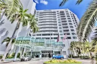 Condo Hotel by Hilton 5 min walking to the beach!