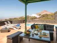 Luxury villa, swimming pool, sea views, A/C, BBQ, WIFI, Hotels in Conil