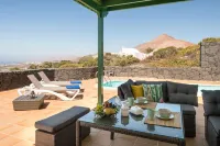 Luxury villa, swimming pool, sea views, A/C, BBQ, WIFI,