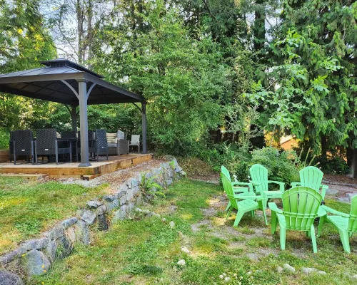 Very Relaxing 3bdr 2bth Home with Gorgeous View Hotels in Sechelt