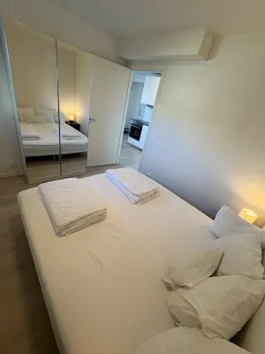 Lisas apartment - privat 1 bed room and 1 living room w/ sofa bed + big windows Hotels in 
