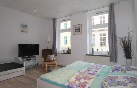 Cozy vacation apartment with garden use Отели в г. Шверин