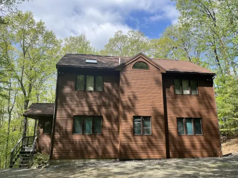 Beautiful Waterville Estates country home