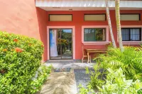 Las Palmas Oasis: One Bedroom w/ Loft, NEW Kitchen!