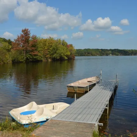Charming Lakefront Cottage On Masten lake
