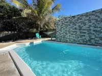 Spacious Family Retreat: Terrace, Inground Pool, Solar Power, Wi-fi, Pool Table - Uima-altaat