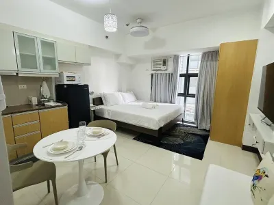 King Size bed #TheWhiteHome BGC/Mc Kinley - Self Checkin