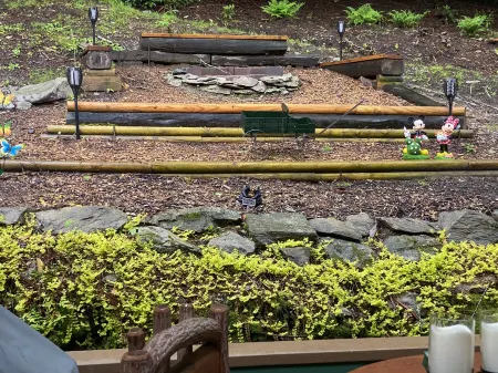 Mountain Oasis Retreat with Skiing, Beach and Golf. Отели рядом с достопримечательностью «Christmas Tree Hill Garden Center»