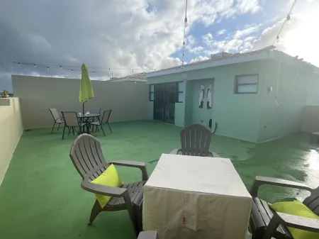 Aquatika  Caribbean Breeze - The Penthouse Direct Access to the Beach & 5 Pools