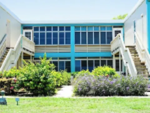 STEPS TO SAND! Sapphire Beach bliss: Renovated 2 bed 2.5 bath at Crystal Cove Hoteles en Santo Tomás