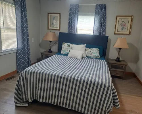 Bella Vista - Waterfront Getaway, Kayaks, fishing & Close to Topsail Beaches! Hotels in Stump Sound