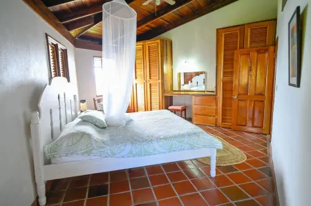 $1MIL PITON VILLA VIEW - COLOMBETTE