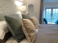 The Bake House - Restored stone cottage in an idyllic location