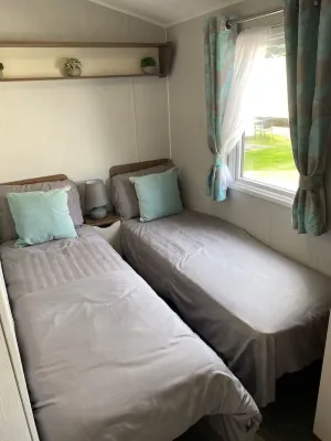Deluxe, Spacious, Modern 3 Bedroom Holiday Home Hotels in 