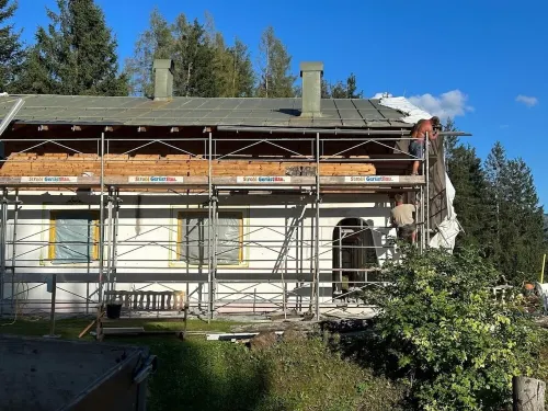 Sunny idyll at 1,300 m with a huge terrace opposite the mountains