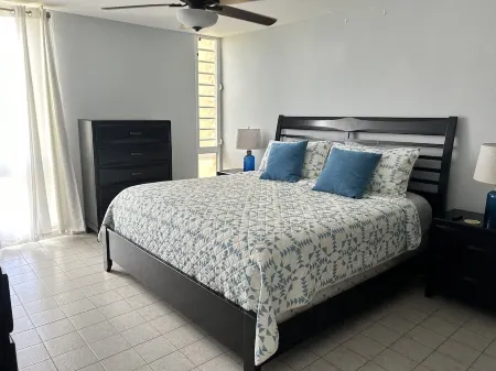 TROPICAL HAVEN Отели рядом с достопримечательностью «Salt River Bay»