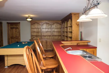 Rita’s Retreat Main House ~ Indoor Saltwater Pool ~ with Lake View!