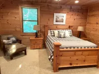 Bear Pause cabin, ideally located between Blowing Rock and Boone! Hotels near Thunder Hill Overlook